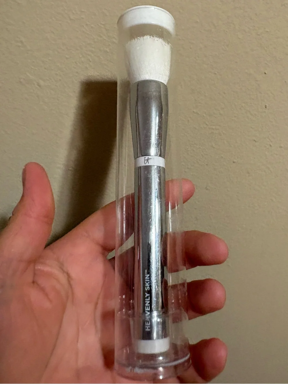 IT COSMETICS HEAVENLY SKIN CC+Skin-Perfecting Brush #702 BrandNew Factory Sealed